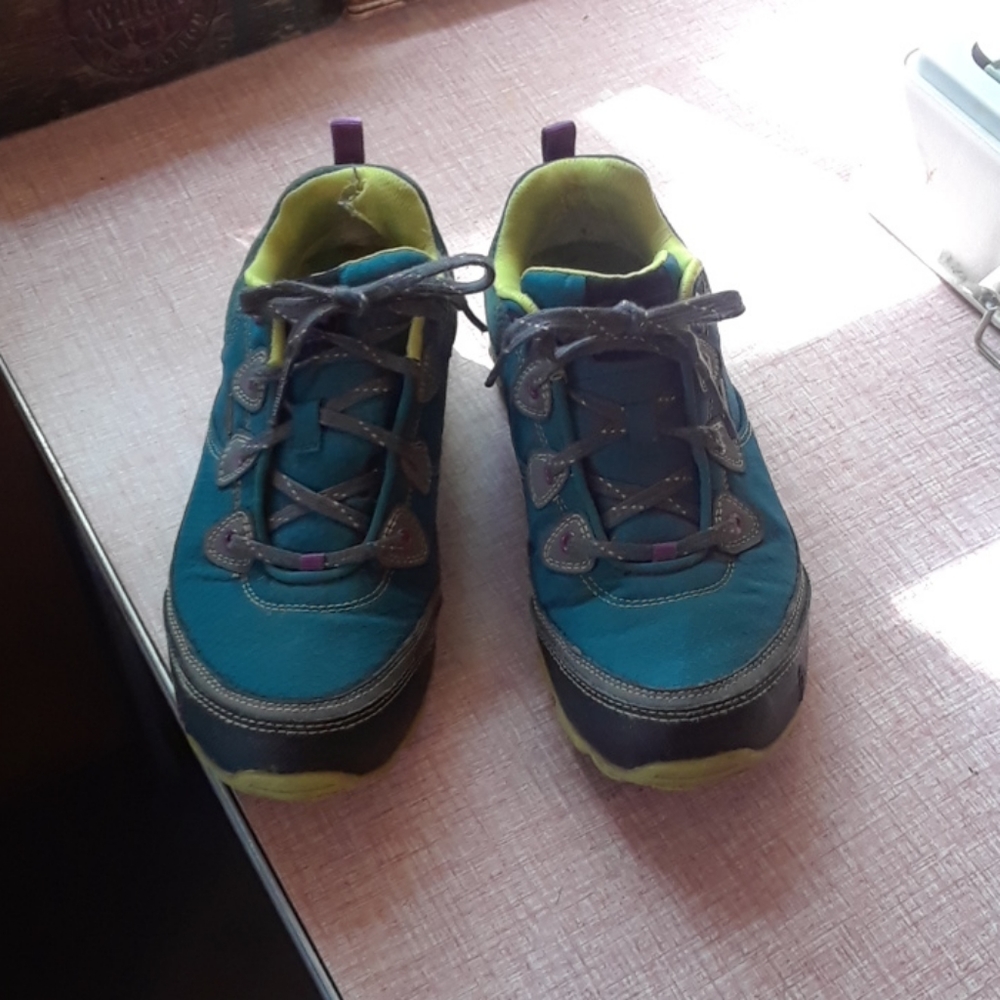 Ahnu teal walking shoes